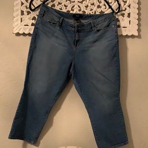 Torrid Capri Jeans Size 26